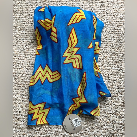 Wonder Woman Scarf - Picture 2 of 3